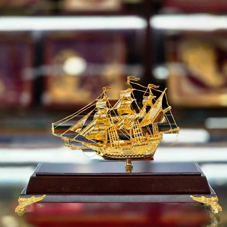 Thuyền buồm mạ vng 24K